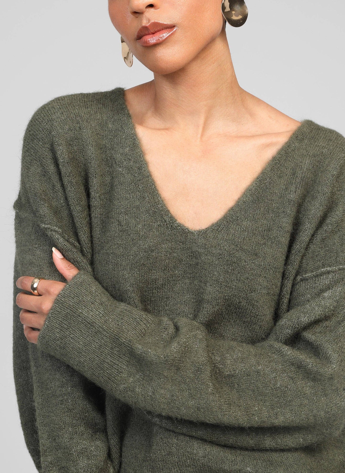 Maglione oversize Livya verde militare con scollo a V