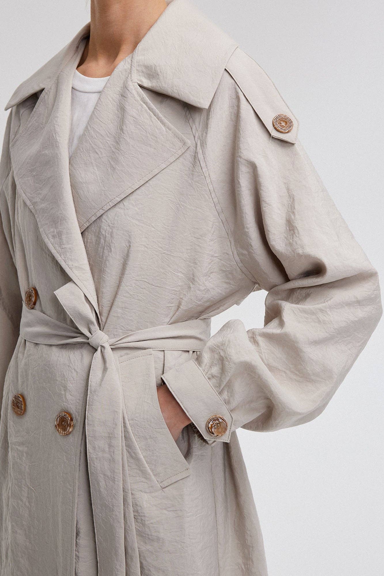 Trench coat con cintura relaxed effetto cupro