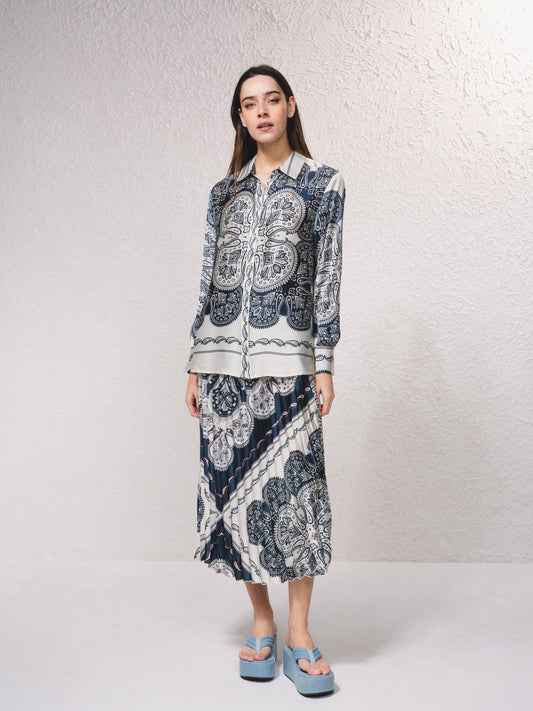 Blusa in raso stampata a taglio dritto