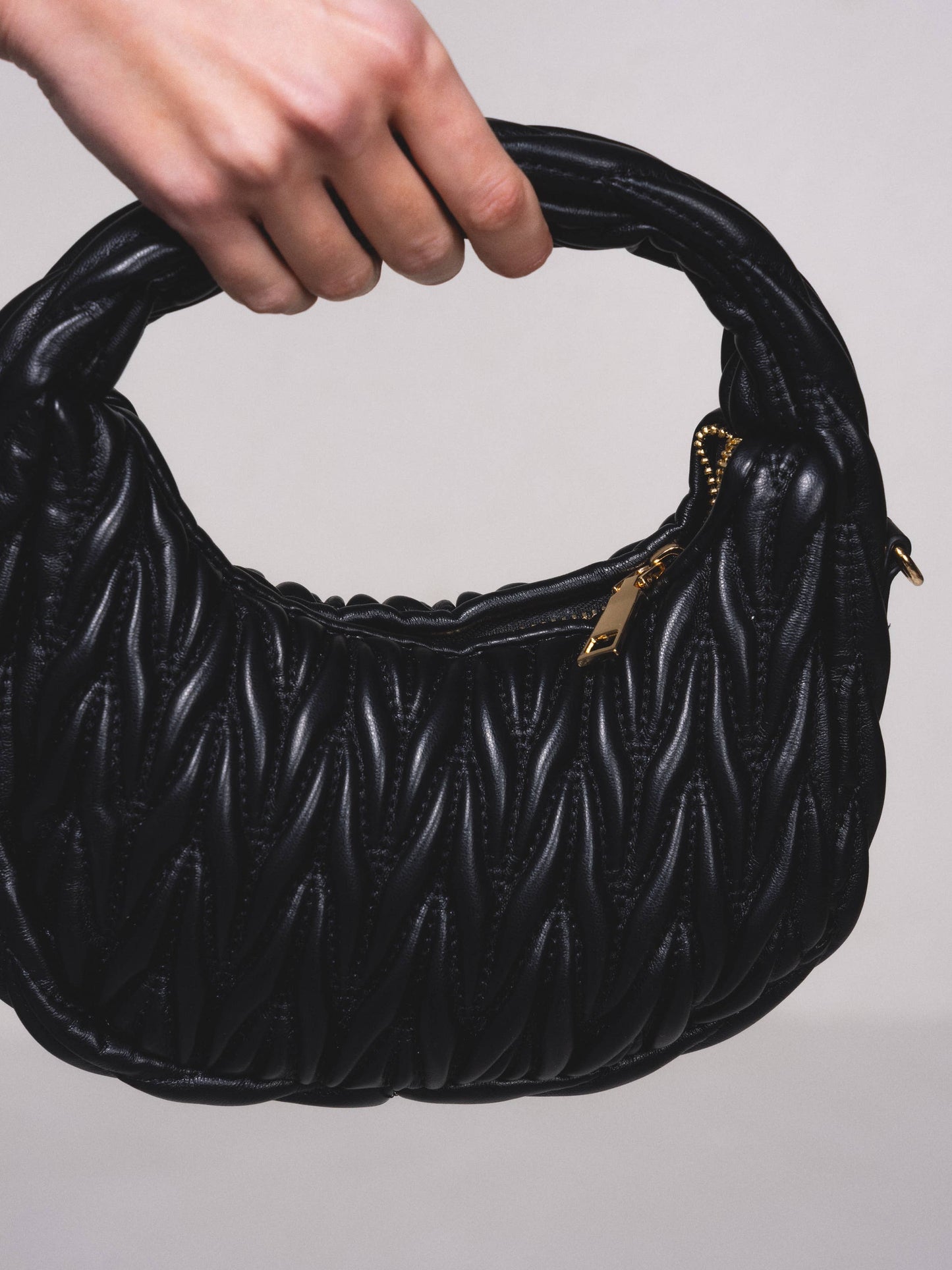 Borsa a tracolla a mezzaluna Alcochor con zip