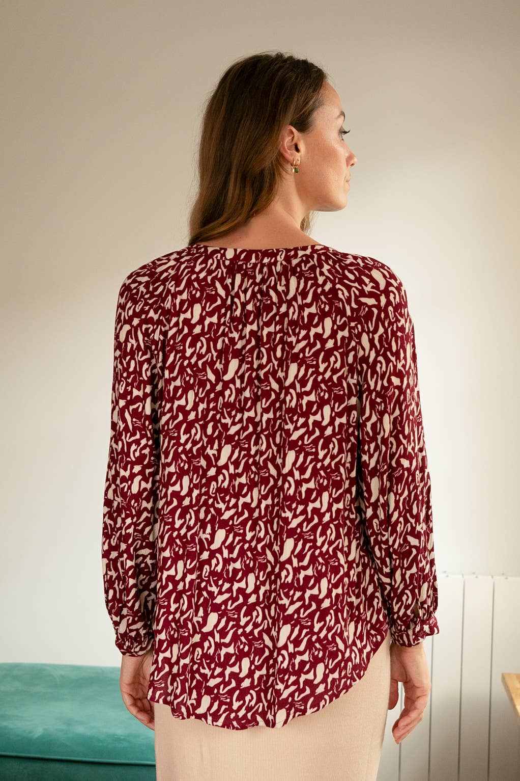 Blusa Tida con stampa Ilana, scollo a V e bottoni