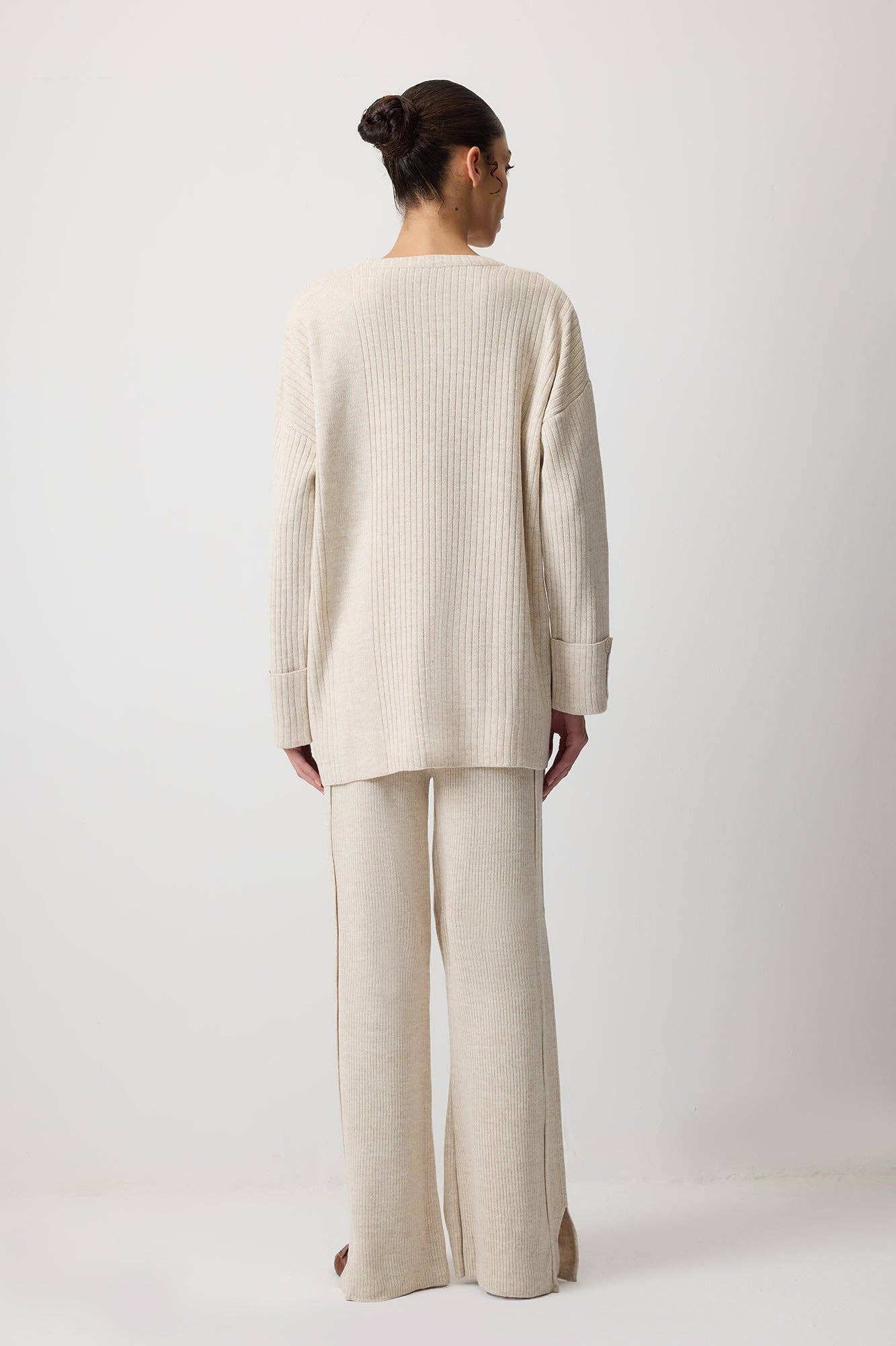 Completo in maglia a costine con bottoni