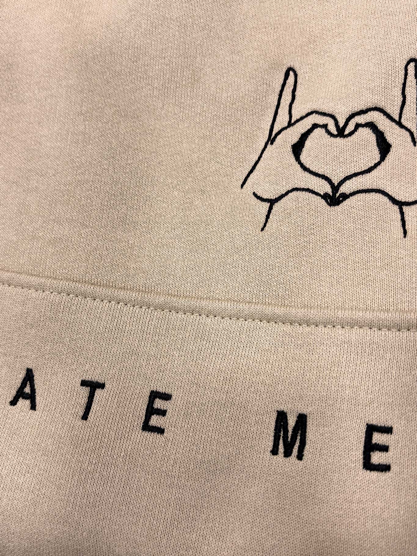 Felpa unisex oversize Love Me & Hate Me con zip e ricamo