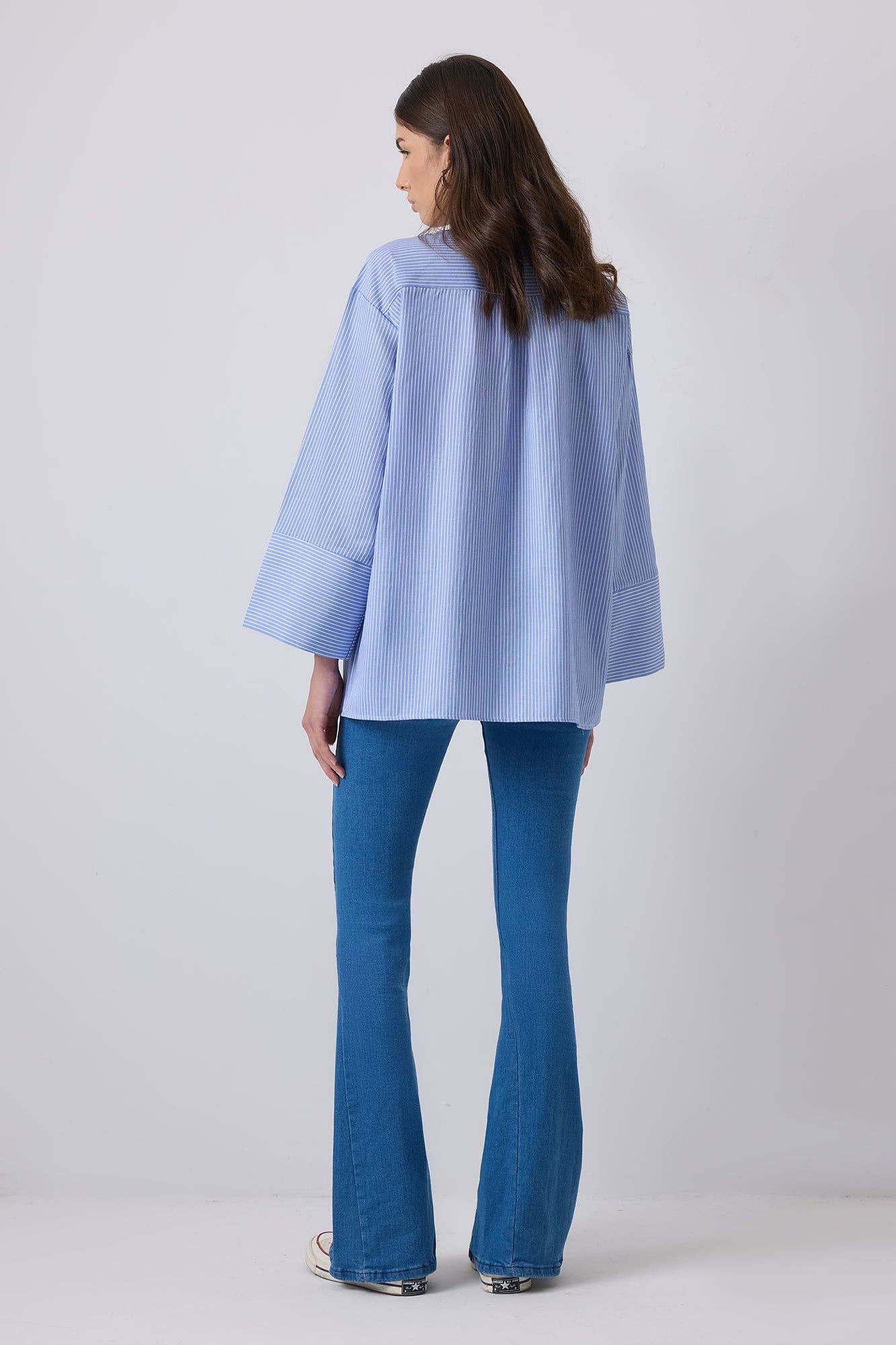 Camicia oversize in popeline di cotone a righe con fiocchi decorativi