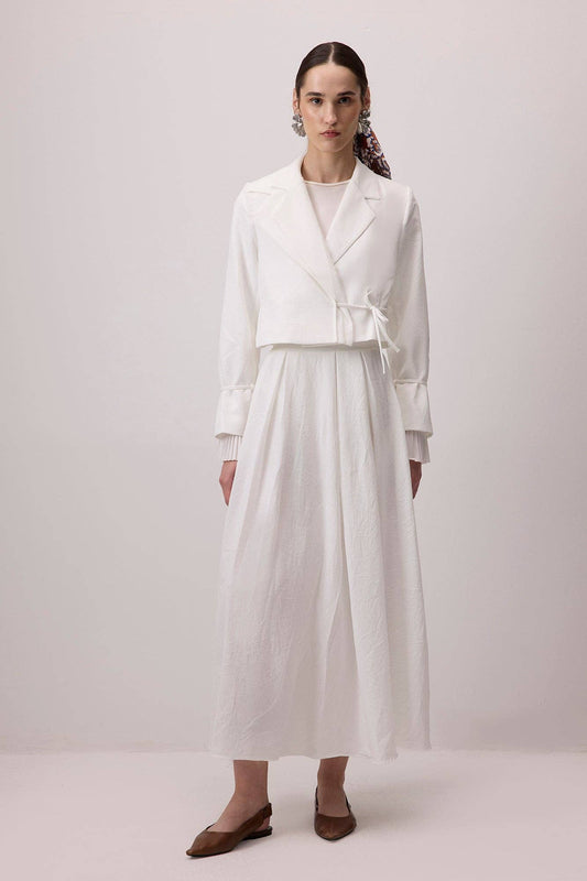 Completo con giacca doppiopetto e gonna lunga bianca