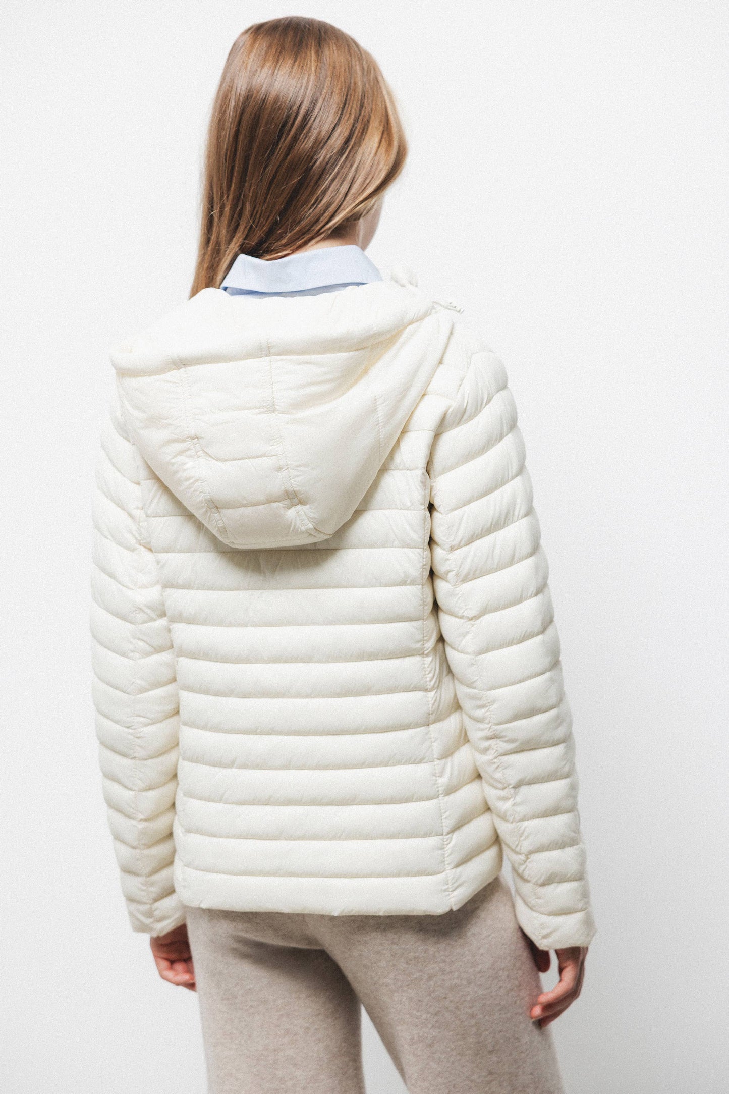Piumino leggero con cappuccio e zip