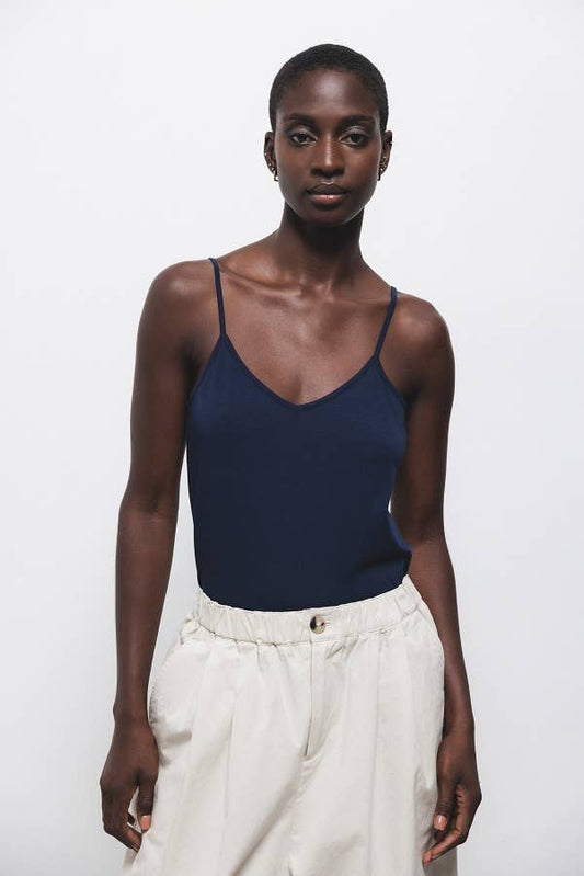 Top basic con scollo a V e spalline sottili