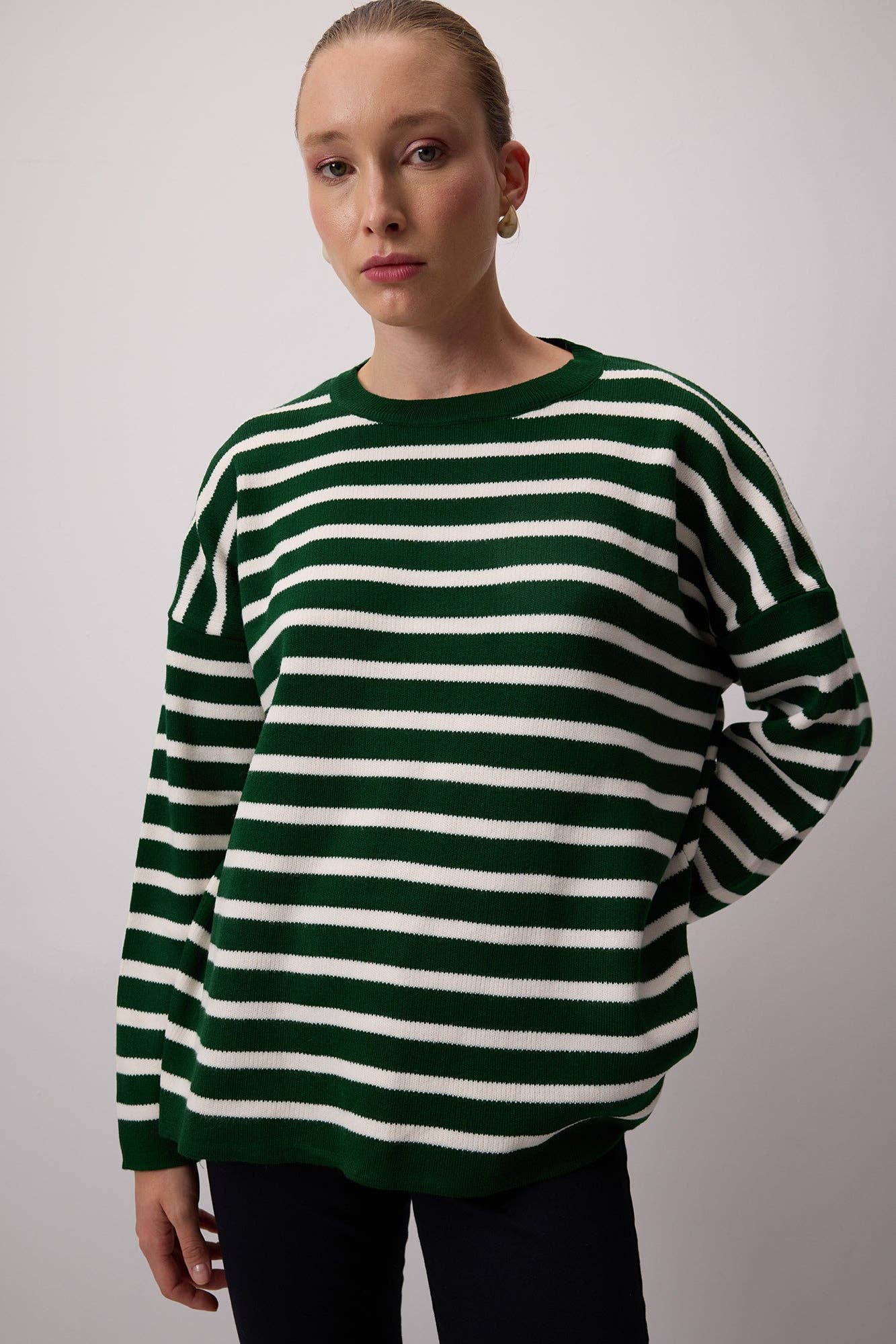 Maglione in maglia a righe verde e bianco