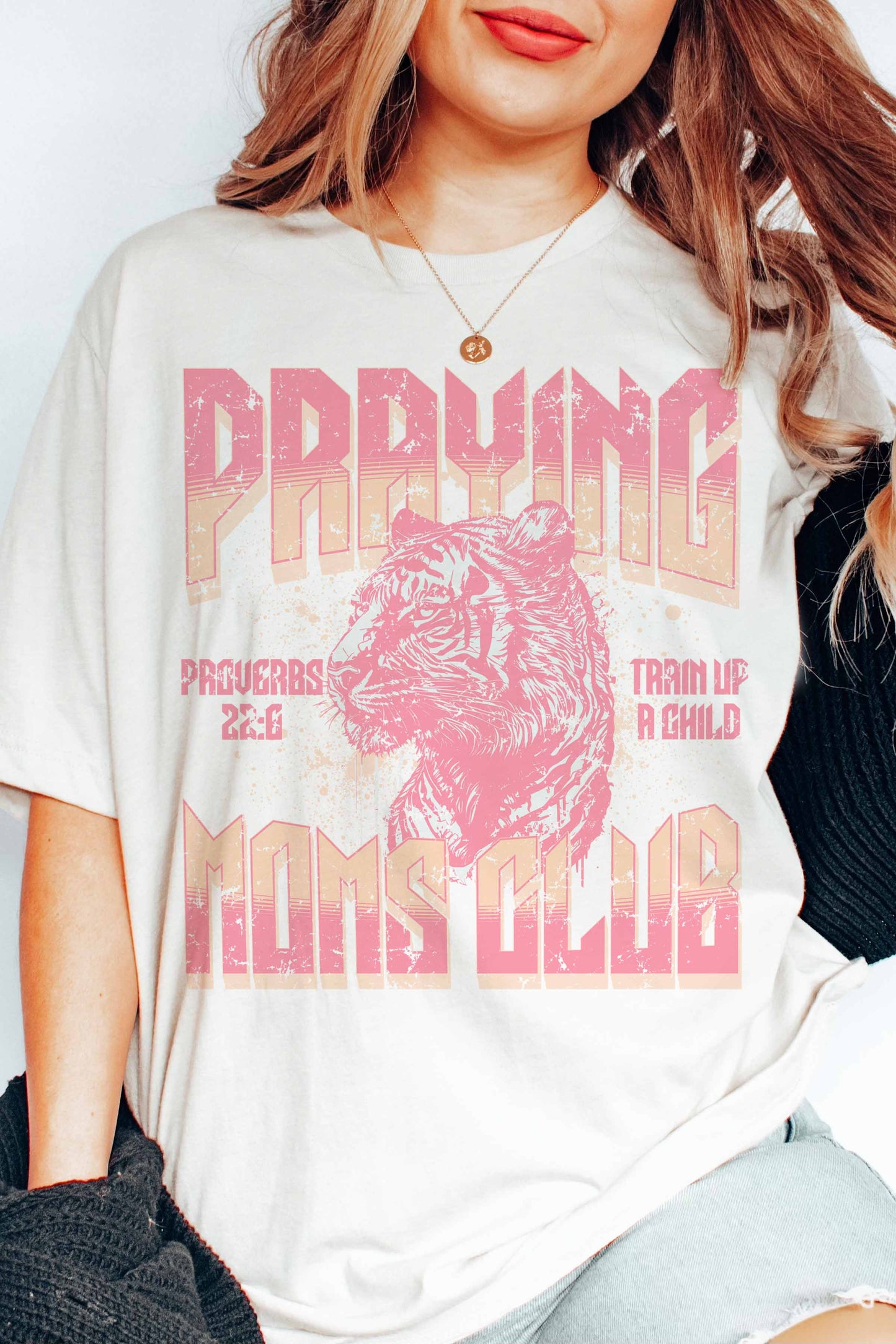 T-shirt grafica Praying Moms Club