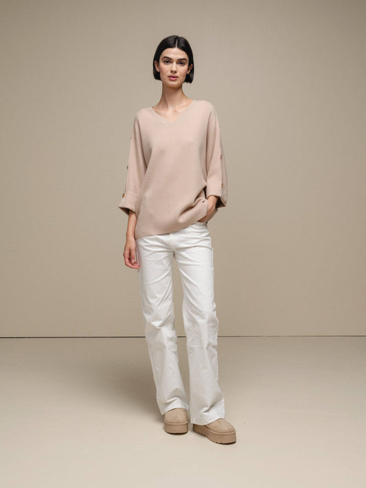 Maglione oversize con scollo a V e bottoni gioiello