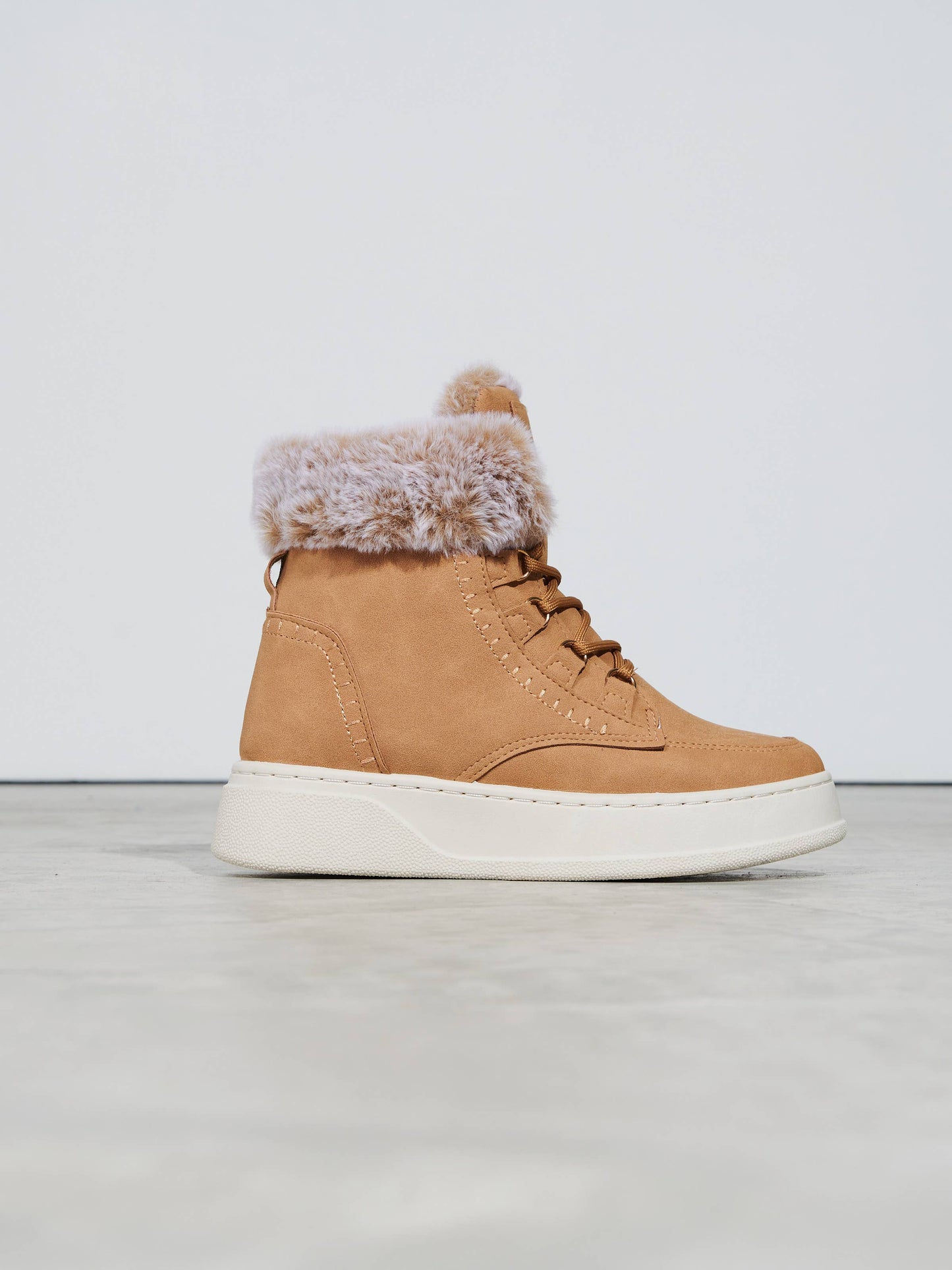 Stivali in eco-pelle con bordo in pelliccia