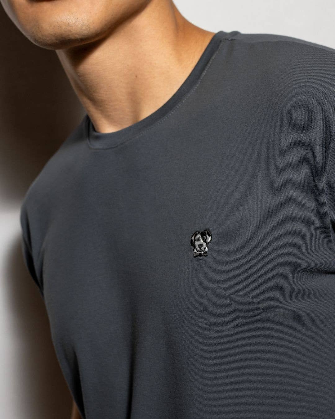 T-shirt antimacchia grigio scuro da uomo