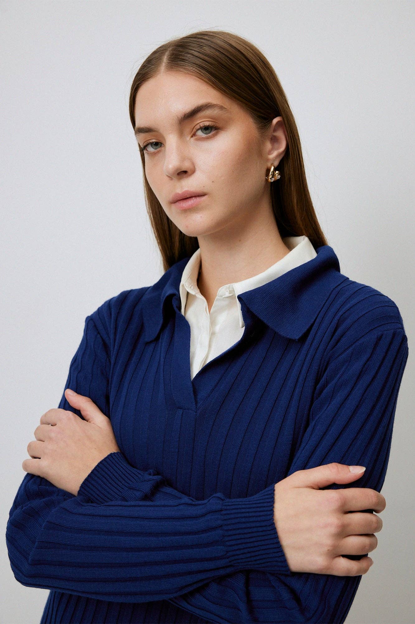 Abito maxi in maglia a coste con colletto polo