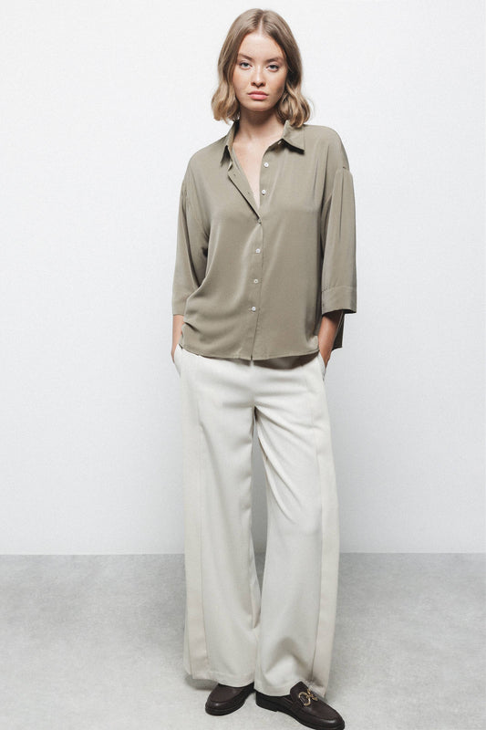 Blusa oversize tinta unita con colletto classico
