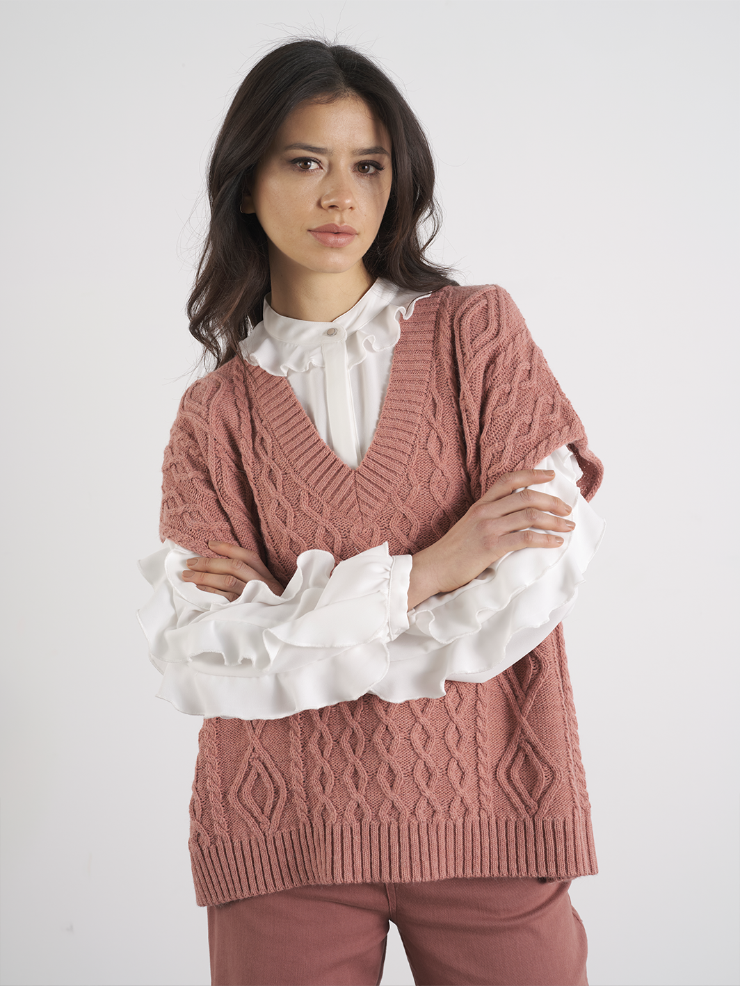 Gilet in maglia a trecce con scollo a V
