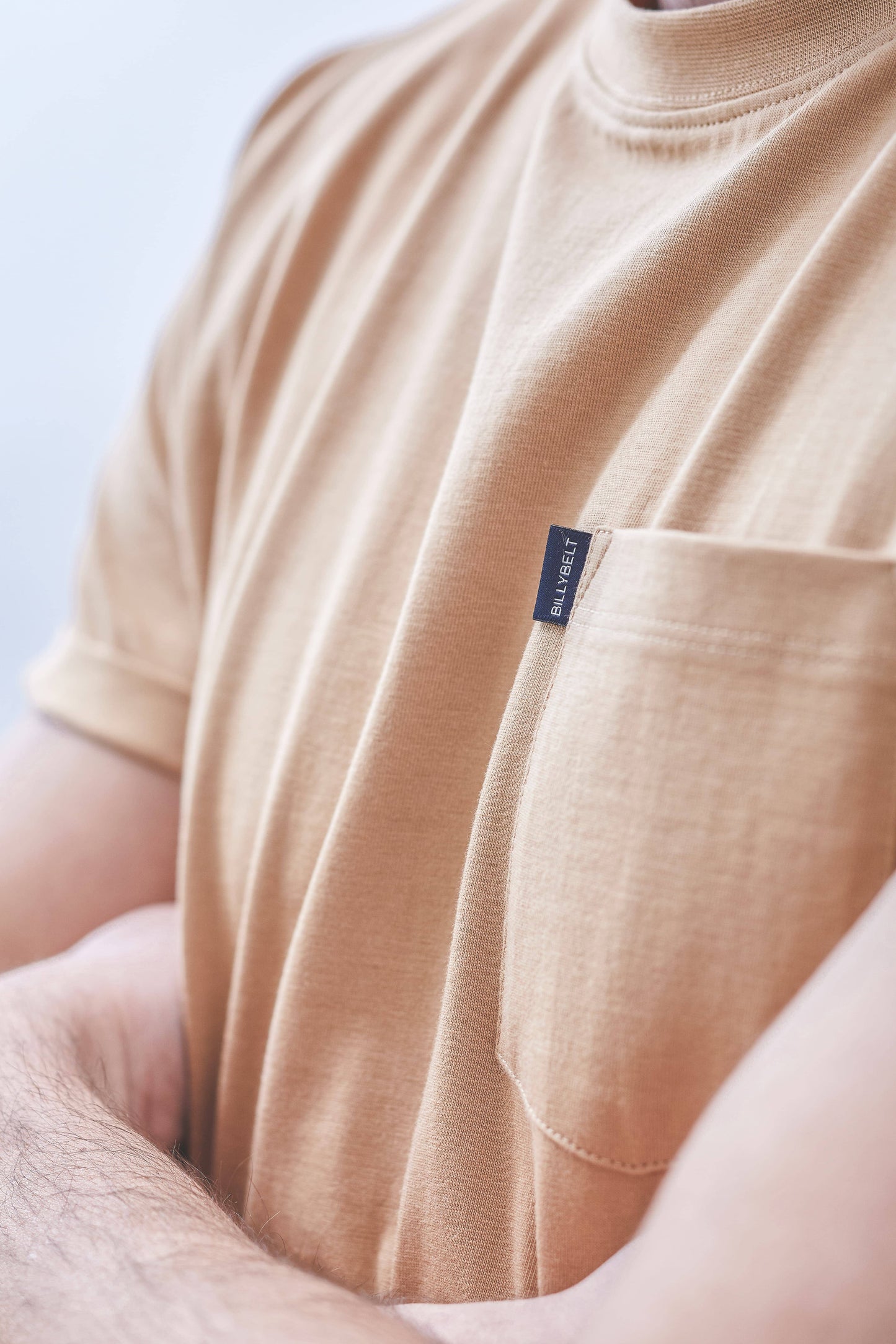 T-shirt in cotone biologico color desert mélange con taschino