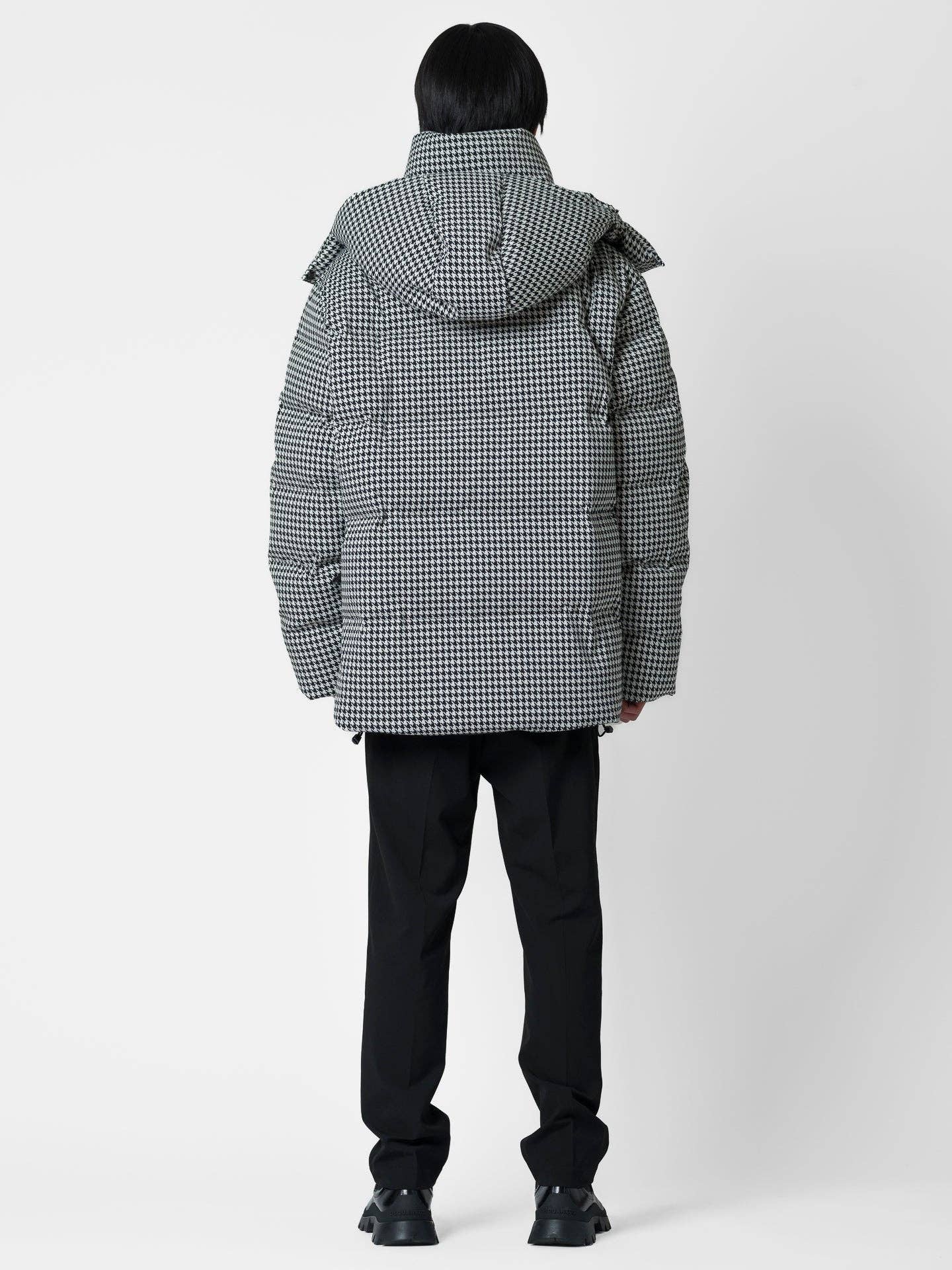 Giacca puffer pied de poule nero e bianco con cappuccio staccabile