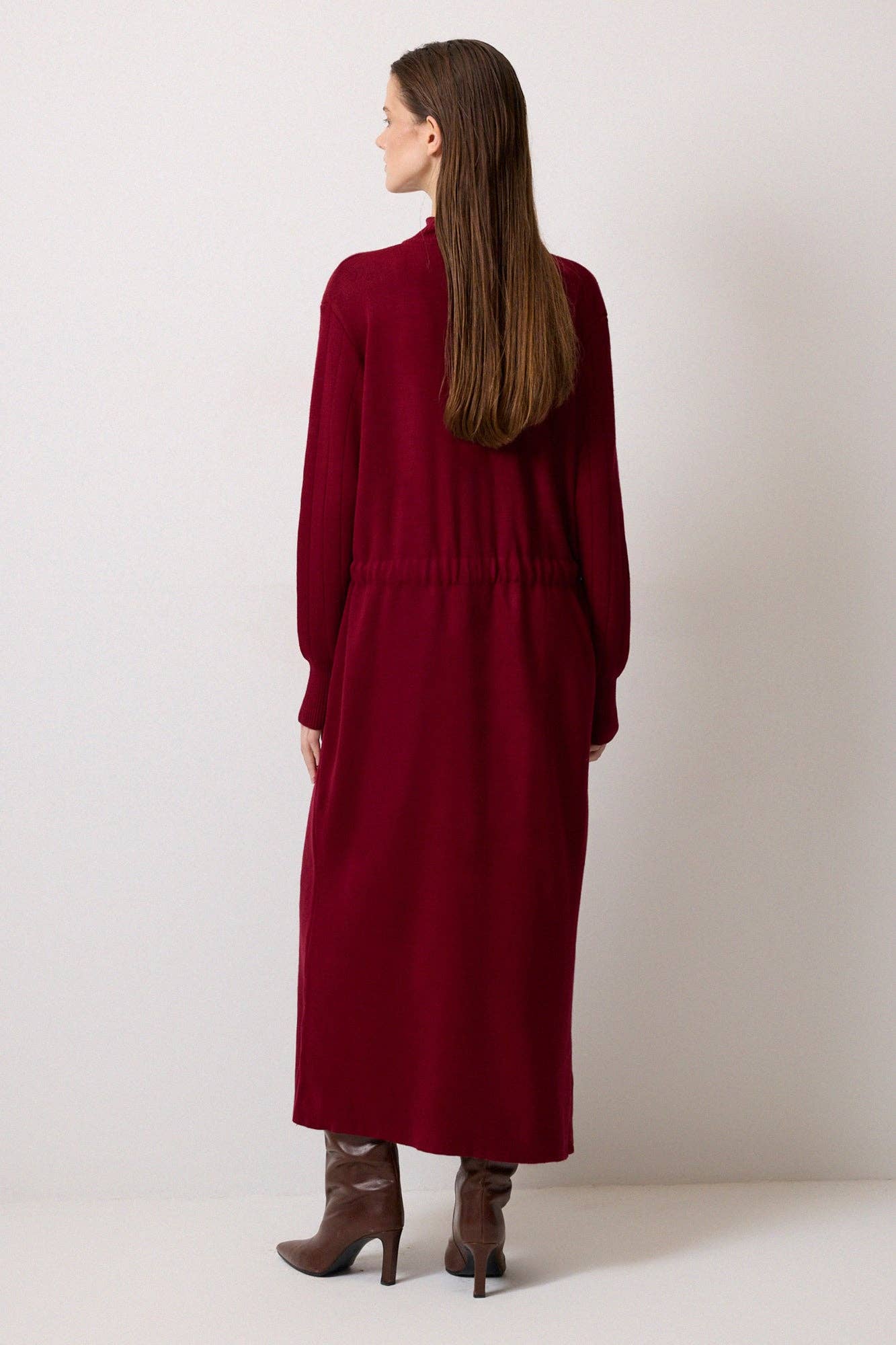 Abito lungo in maglia con cintura in vita color bordeaux