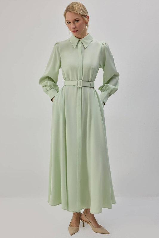 Abito camicia in raso con cintura