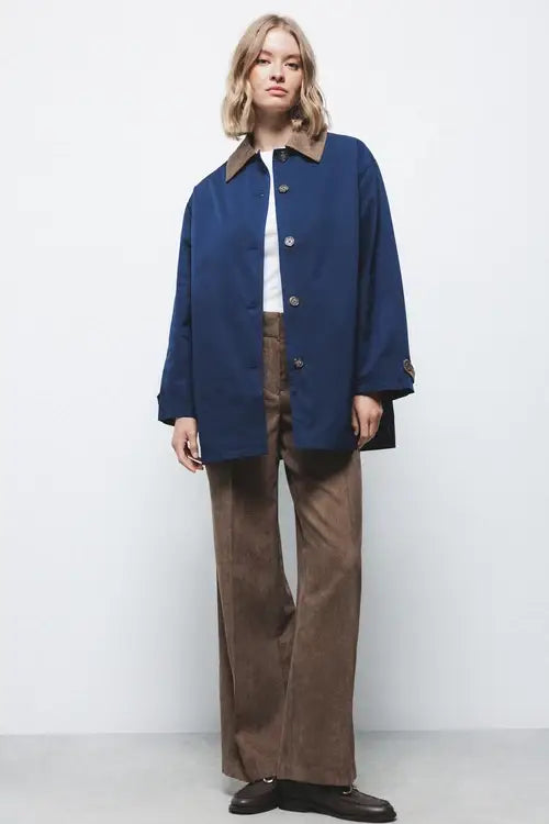 Trench coat semplice con colletto a contrasto in velluto a coste