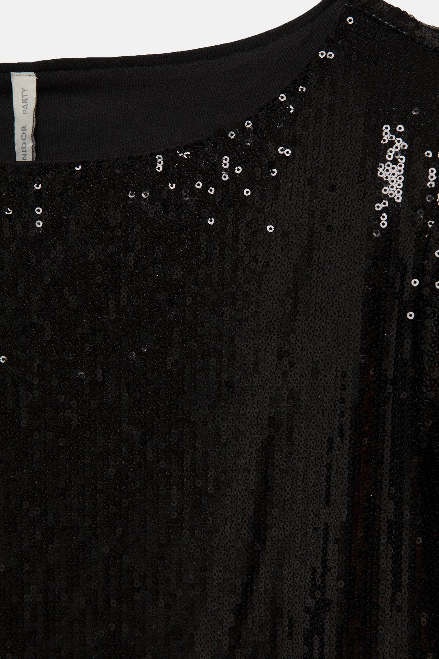 Abito nero con paillettes e maniche a tre quarti