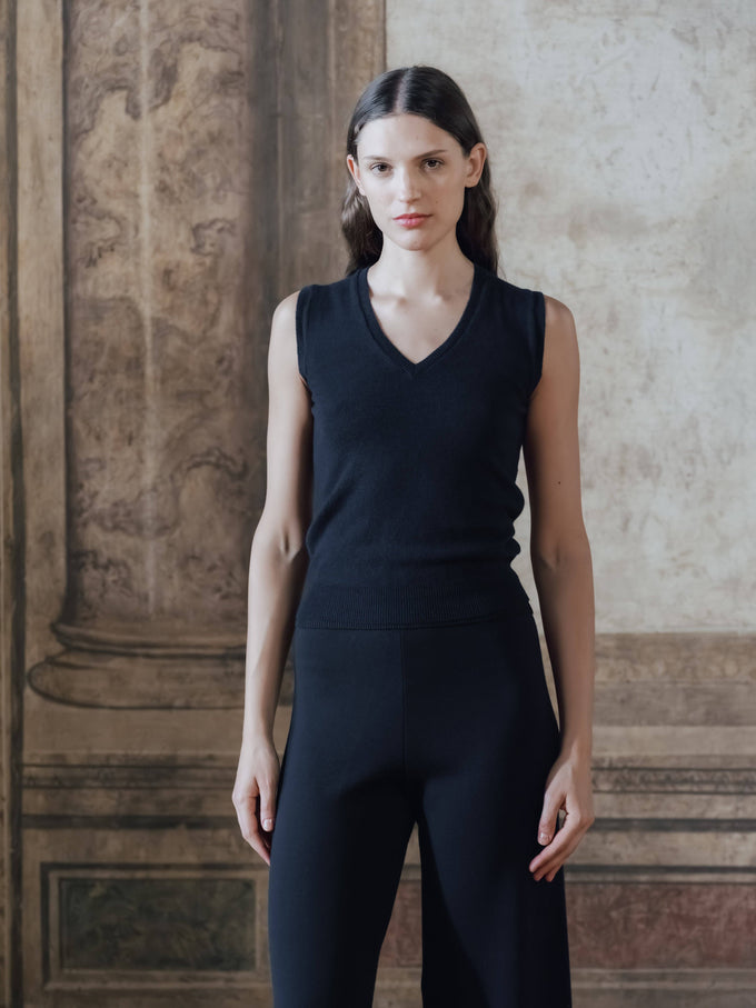 Canotta in puro cashmere con scollo a V