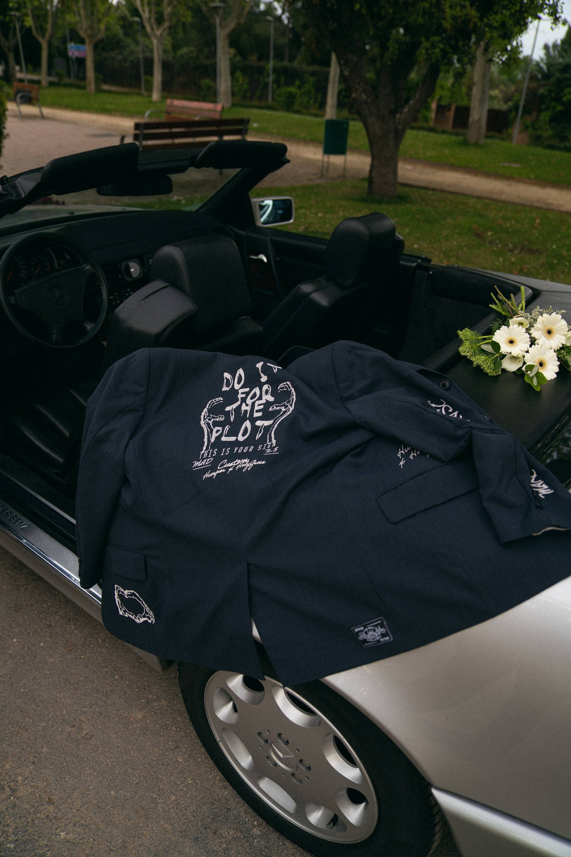 Completo sartoriale ricamato con giacca e pantaloni