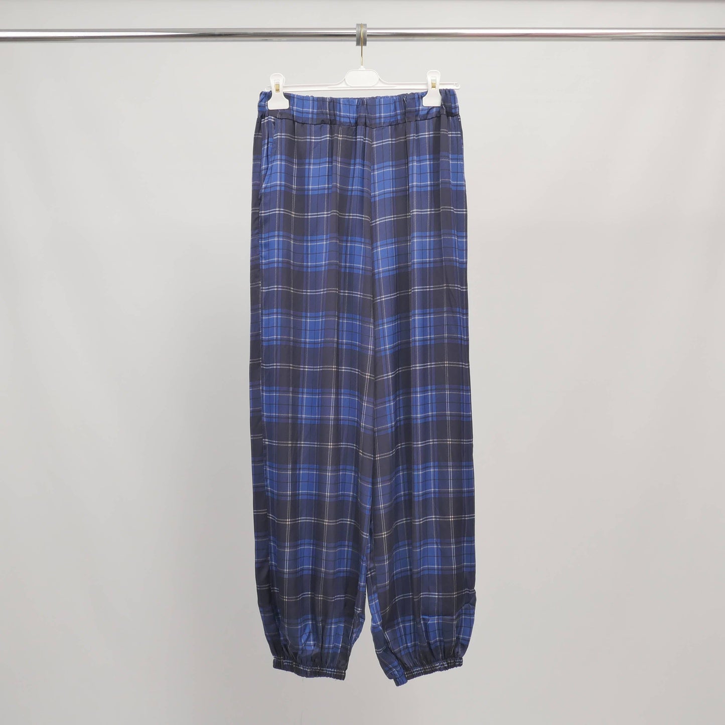 Pantaloni a quadri in viscosa con vita e fondo elasticizzati