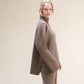 Maglione dolcevita oversize a coste in misto cashmere con spacchi laterali