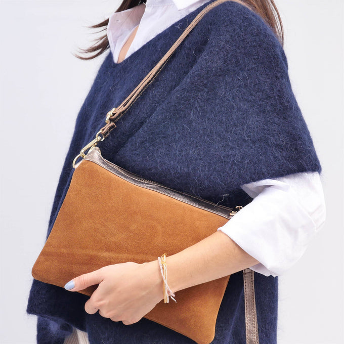 Pochette in pelle con tracolla