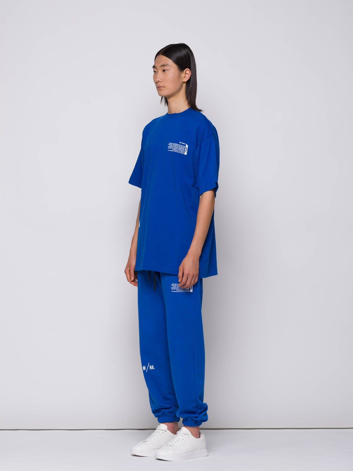 T-shirt oversize azzurra con logo