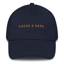 Cappellino Dad Hat ricamato “Cacio e Pepe” in cotone