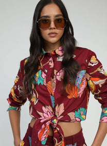 Camicia crop a fantasia floreale con nodo frontale