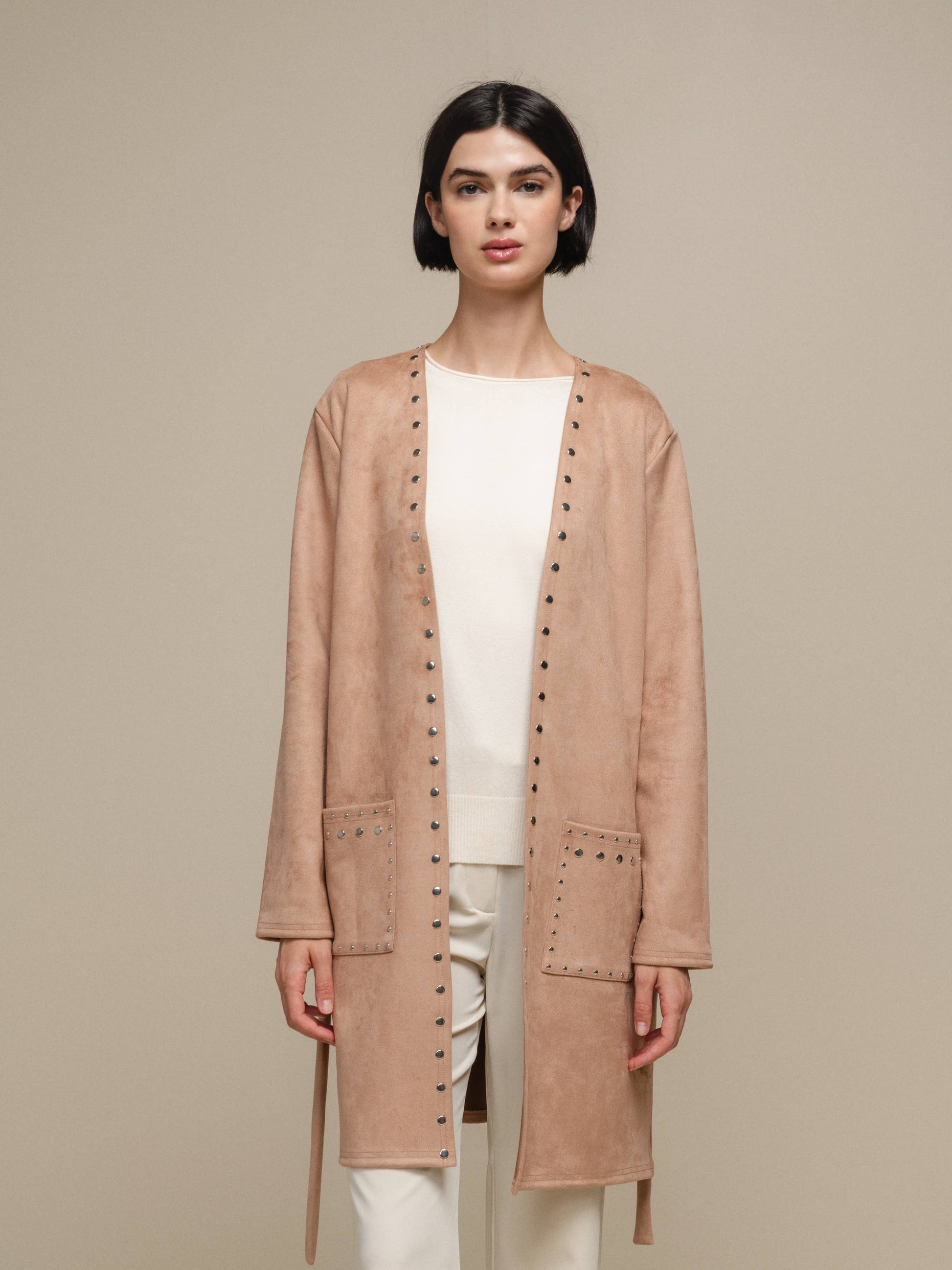 Cappotto donna effetto suede con borchie