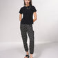 T-shirt basic aderente con catena dorata