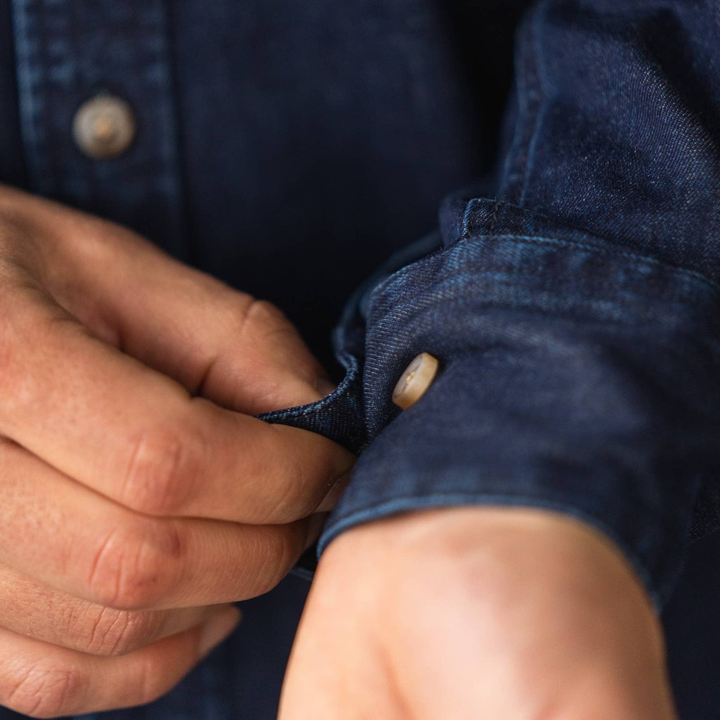 Camicia in denim scuro