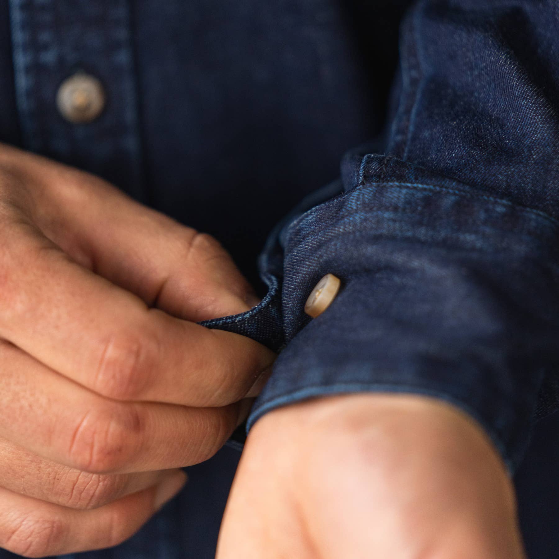Camicia in denim scuro