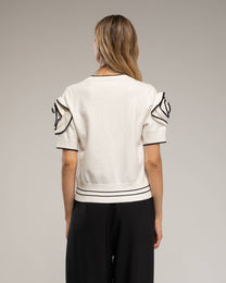 Top in maglia rasata con scollo rotondo e bordi a contrasto