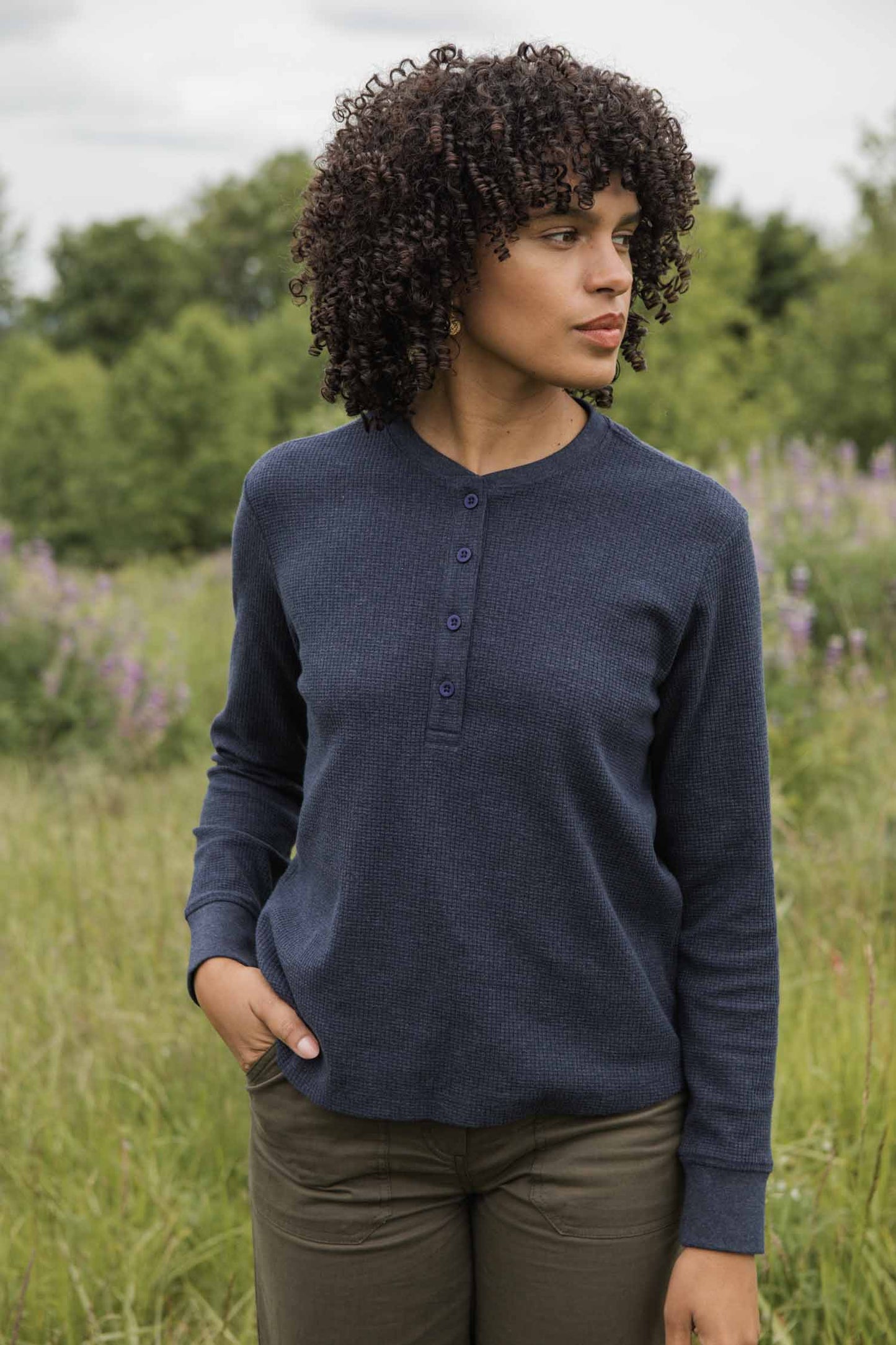 Henley donna in maglia waffle riciclata color zaffiro mélange