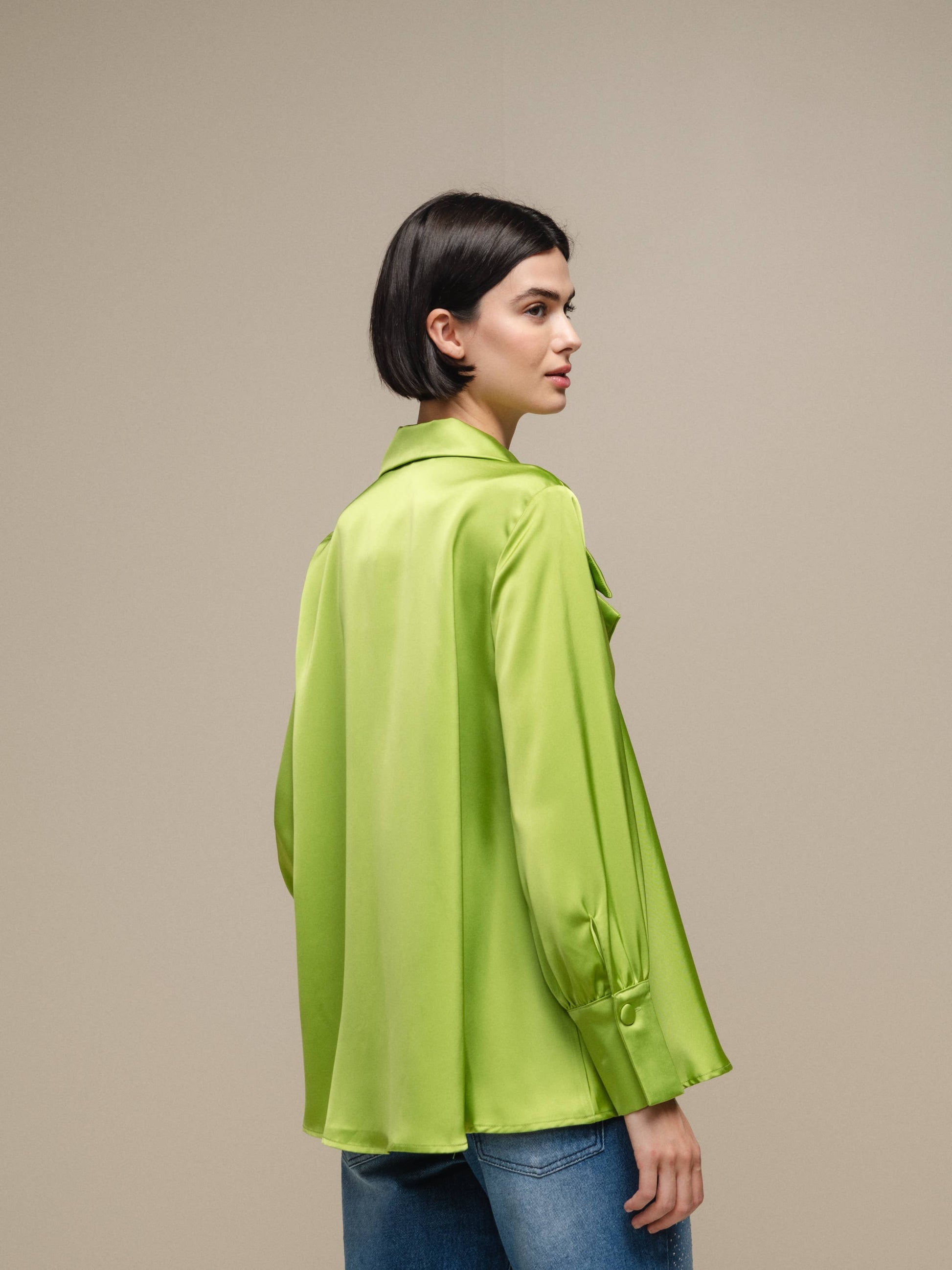 Tunica satinata oversize con bottoni