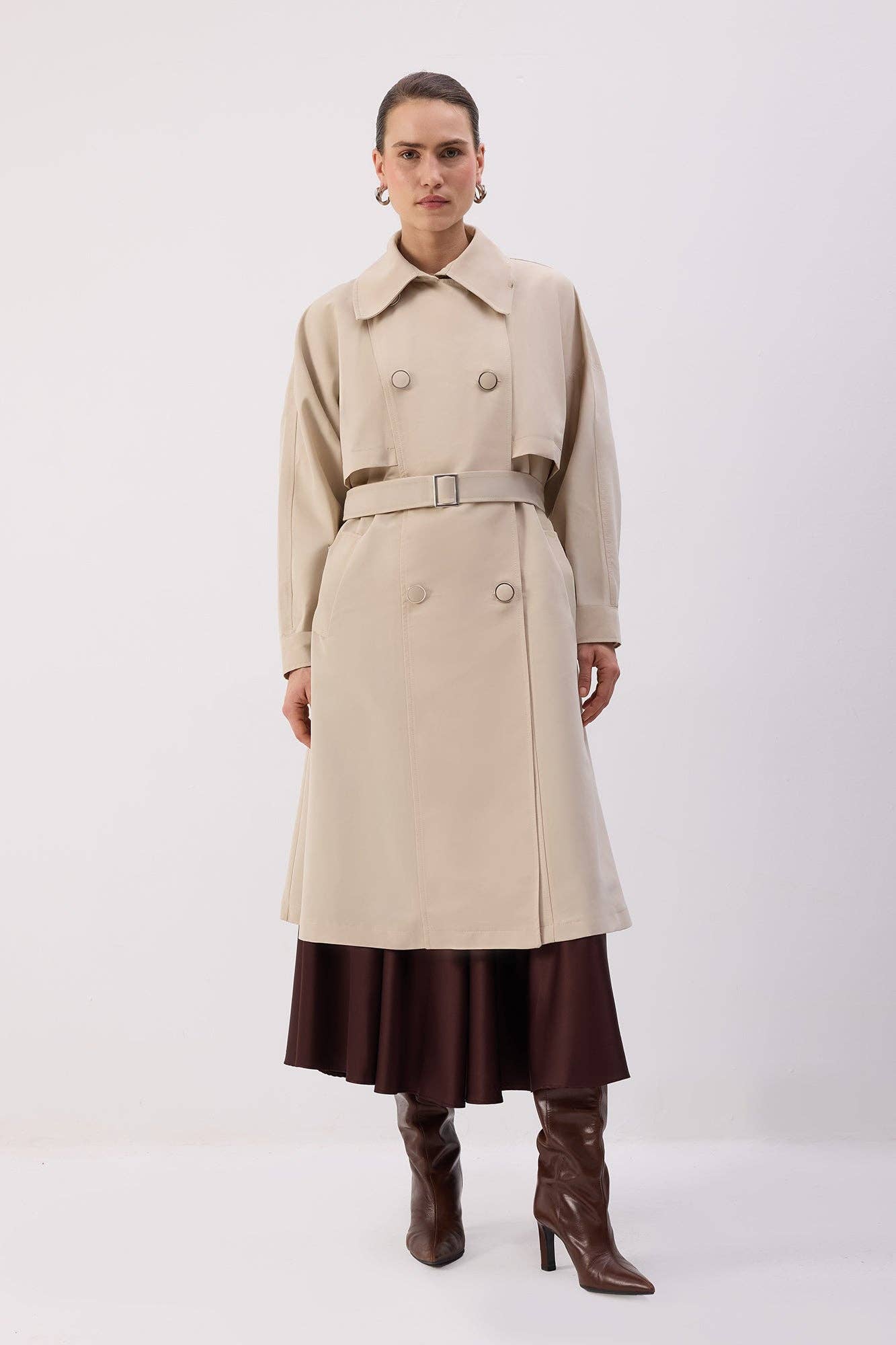 Trench cappotto doppiopetto con colletto dritto e cintura