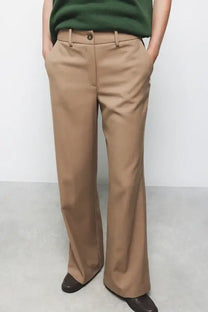 Pantaloni dritti minimal con tasche oblique