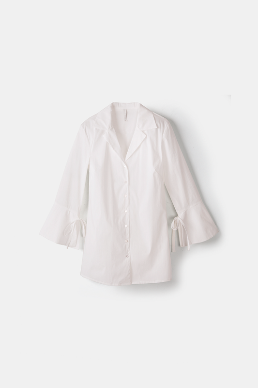 Camicia bianca con fiocchi ai polsini
