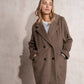 Cappotto midi doppiopetto con revers ampio