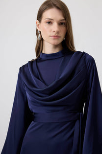Abito in raso drappeggiato blu notte