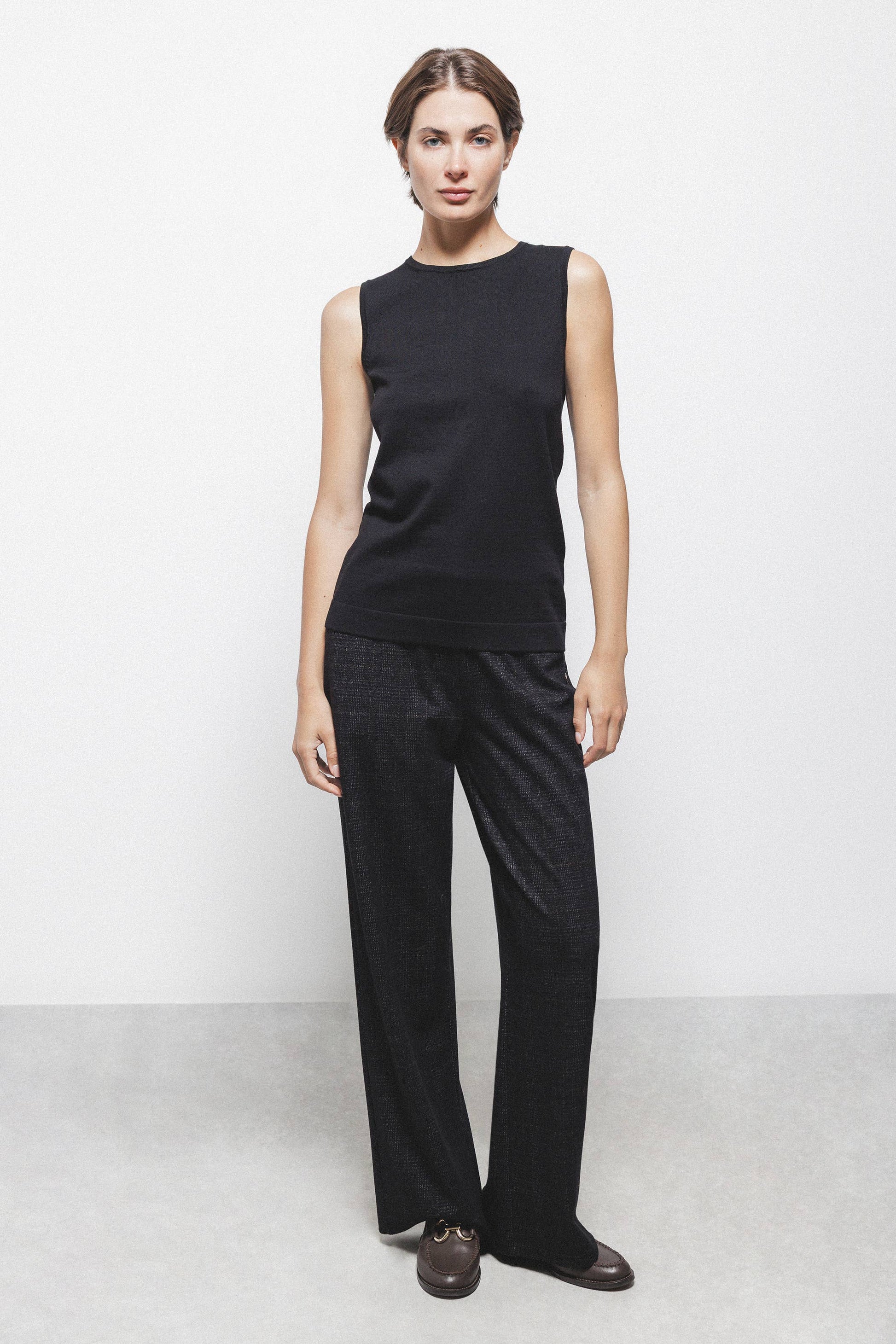 Top in maglia rasata con scollo rotondo