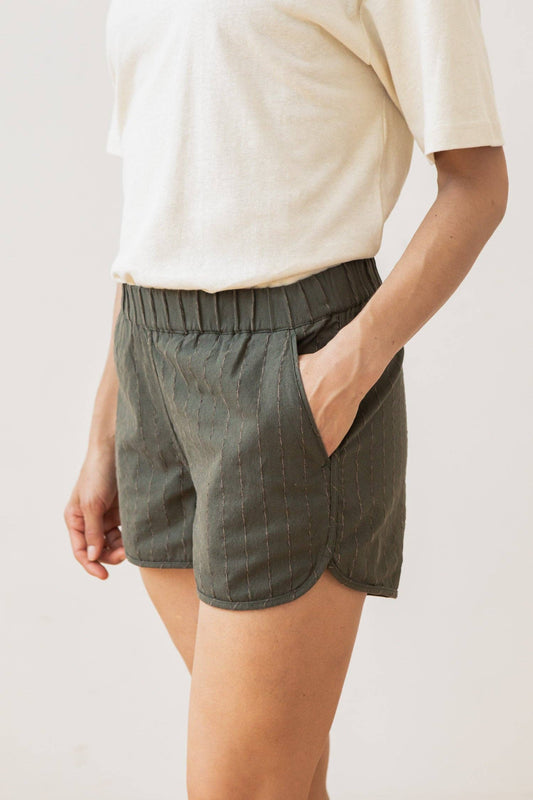 Shorts track Luca a righe oliva in lino e cotone
