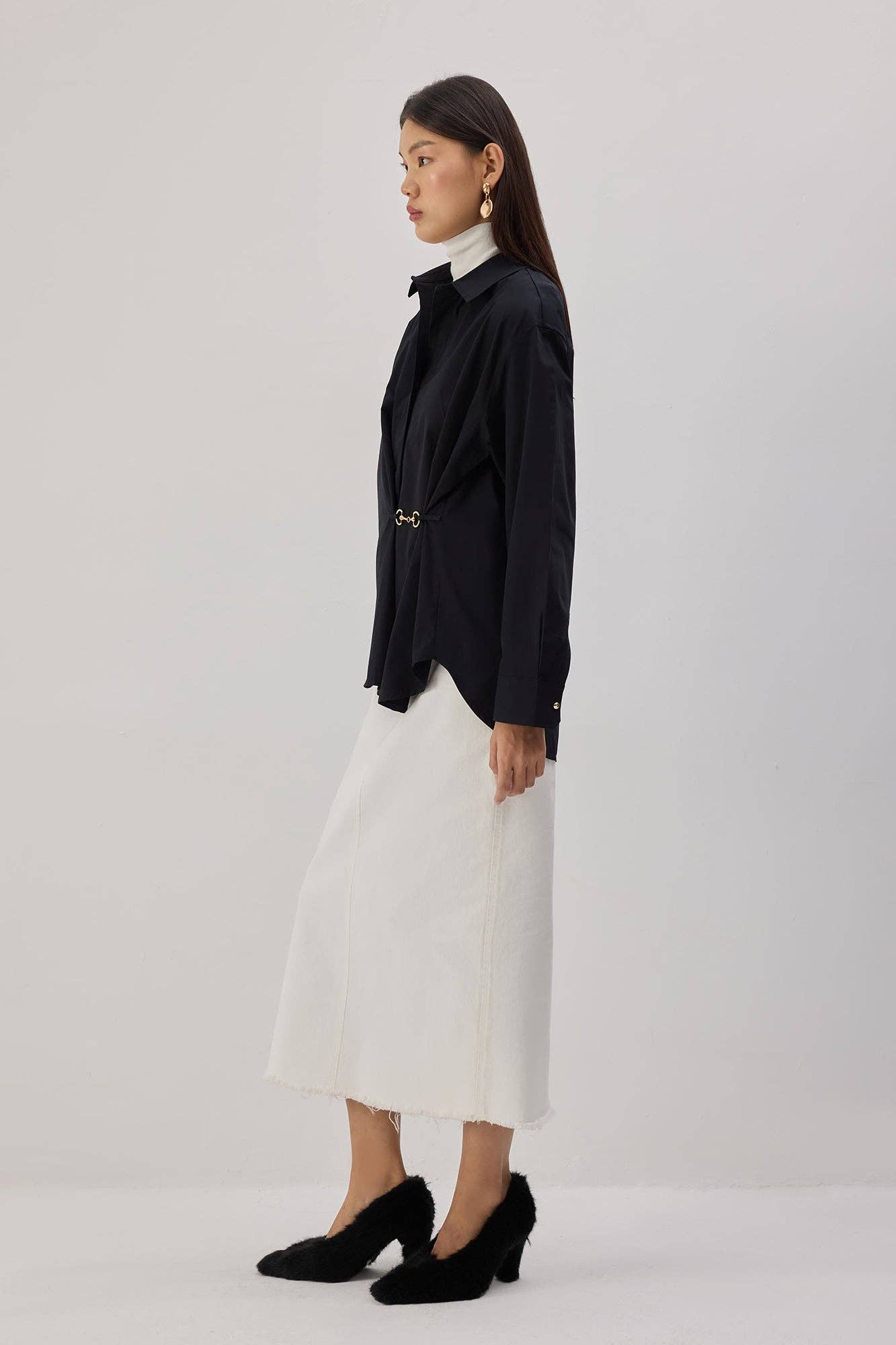 Camicia in popeline con accessori in metallo