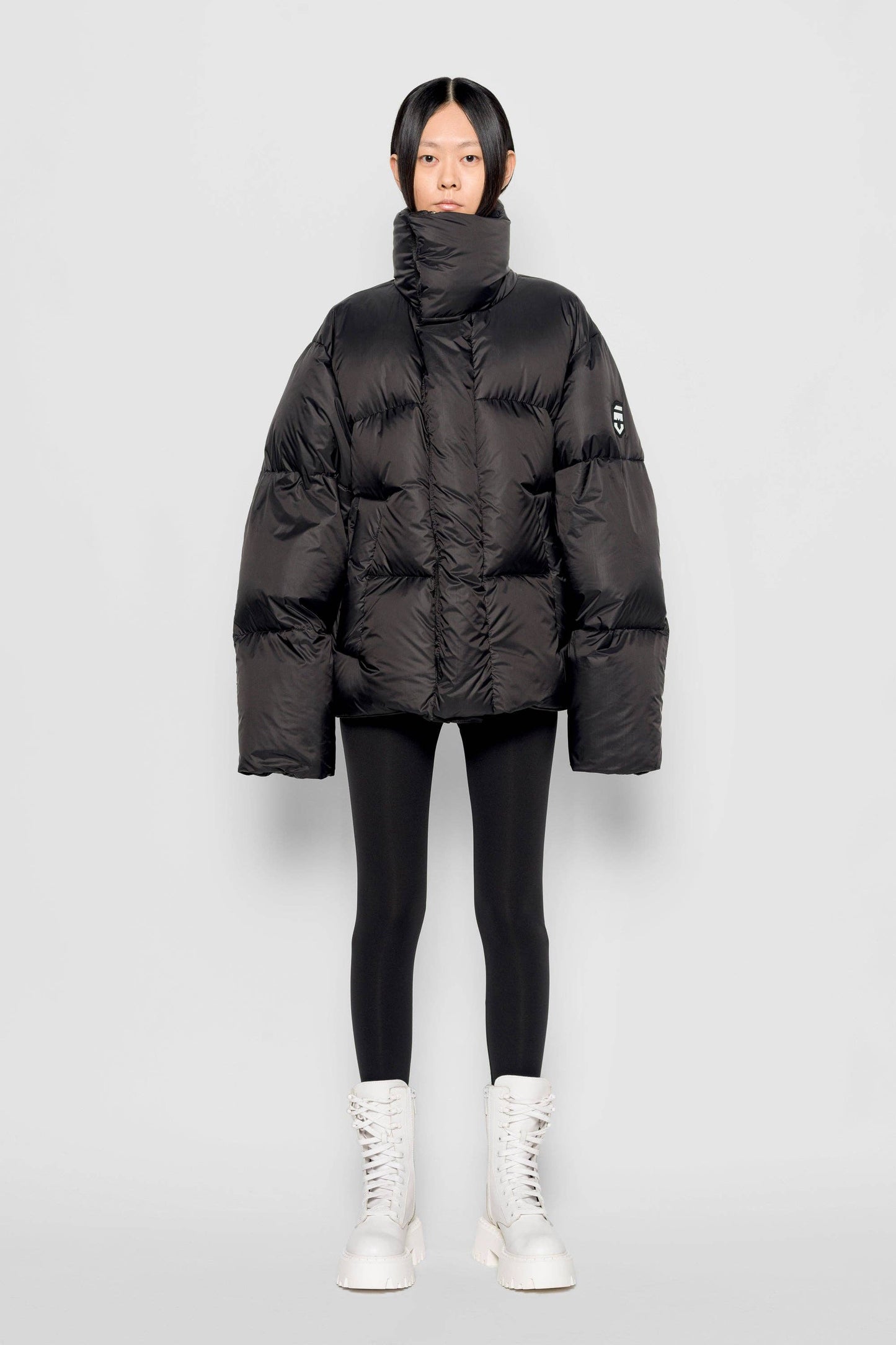 Piumino Oversize Nero con Collo Alto