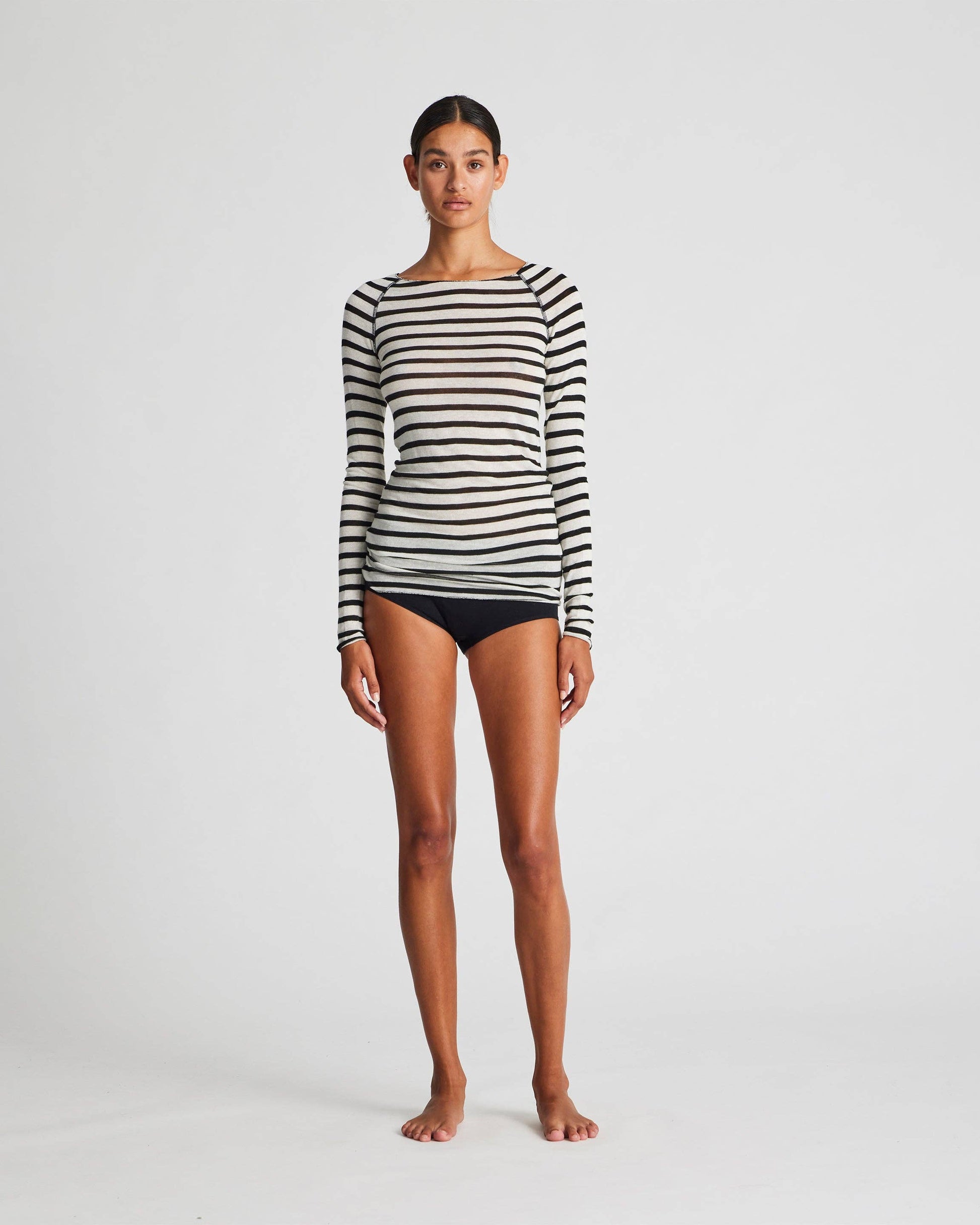 Maglia Amalie a righe marinare in lana e viscosa ecrù/nero